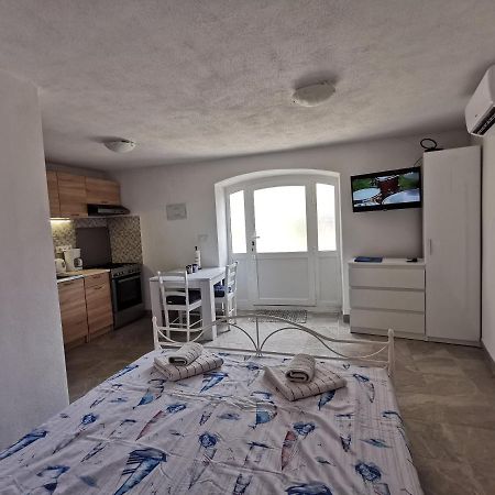 Studio Apartment Mileta Pitve Luaran gambar