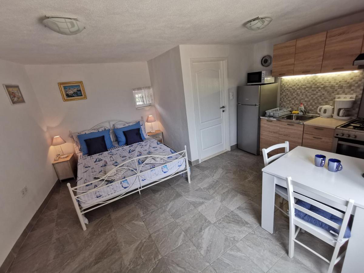 Studio Apartment Mileta Pitve Luaran gambar