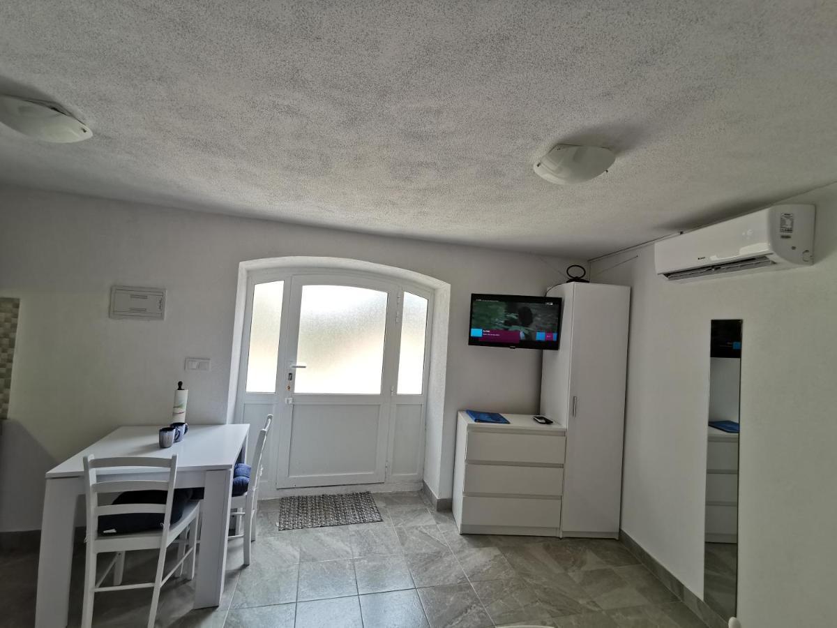 Studio Apartment Mileta Pitve Luaran gambar