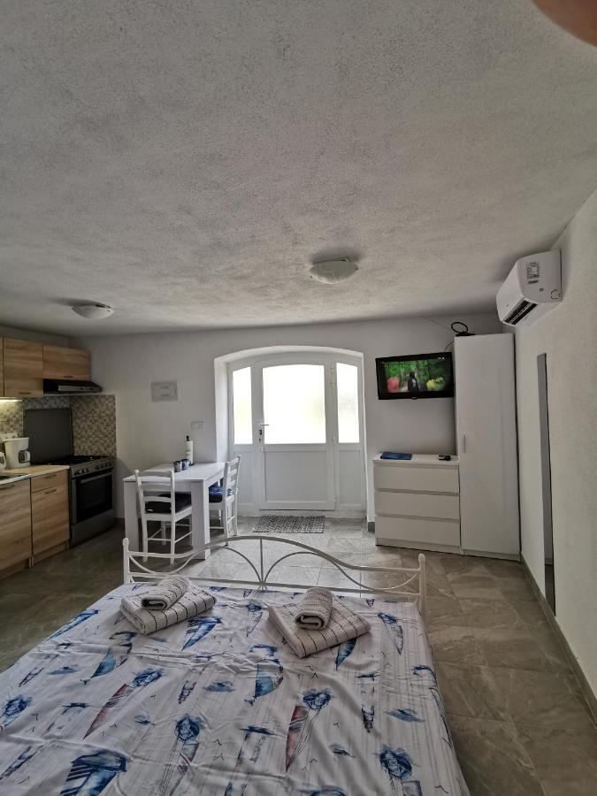 Studio Apartment Mileta Pitve Luaran gambar